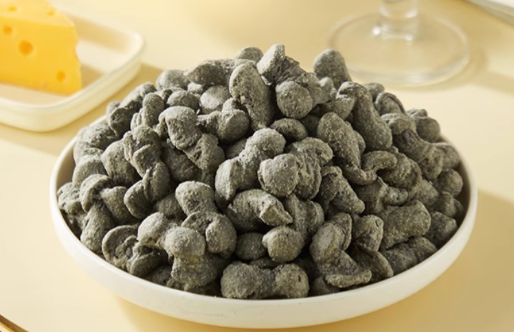 Cheese-flavored black corn popcorn