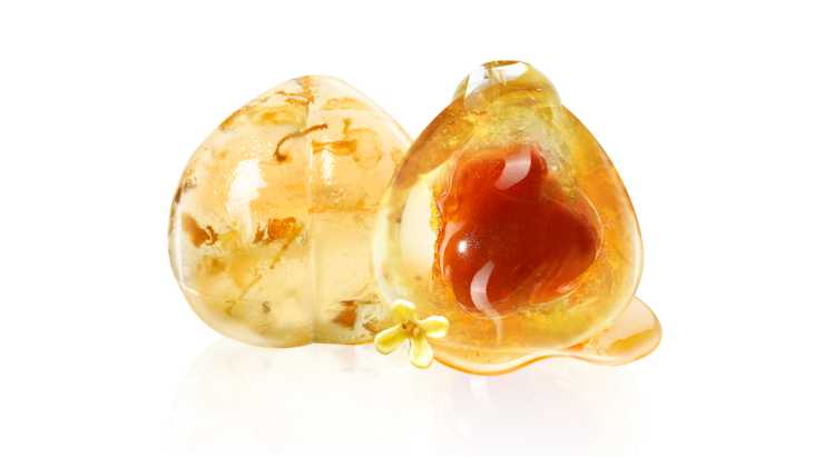 Osmanthus and pears are clear and moist