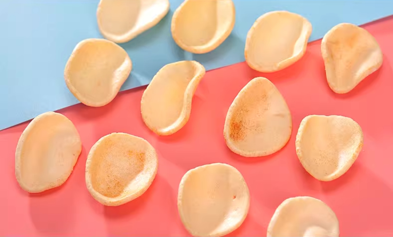 Round potato chips tomato flavor