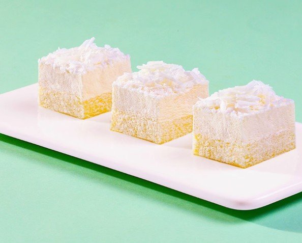 Double layered snow domain milk mousse square cake